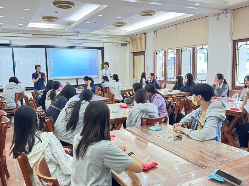 推動建教合作 ! 玉里醫院「護理團隊」深入慈濟校園交流